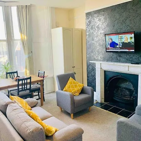 Scoresby'S - 2-Bedroom Apartment With Parking Whitby Exterior photo