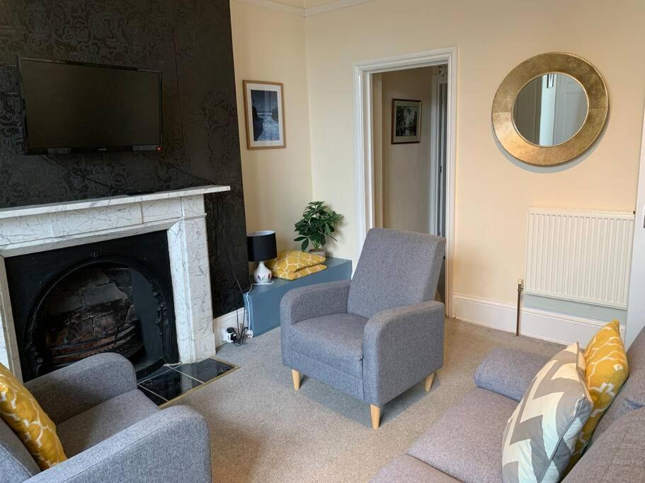 Scoresby's - 2-bedroom With Parking Apartment