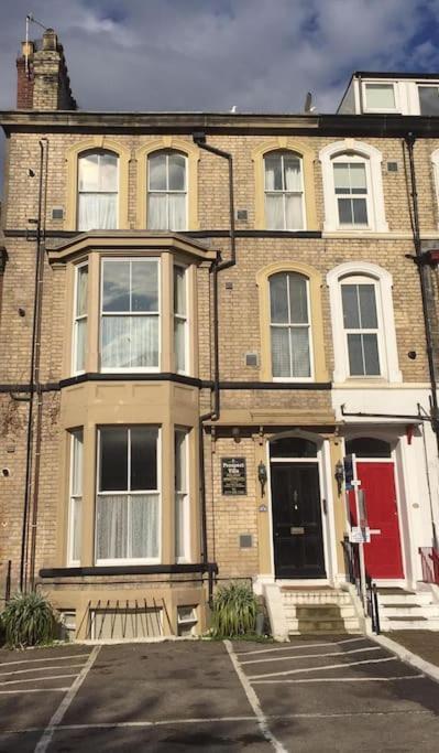 Scoresby's - 2-bedroom With Parking Whitby