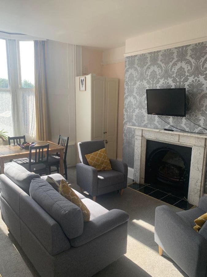 Scoresby's - 2-bedroom With Parking Apartment Whitby